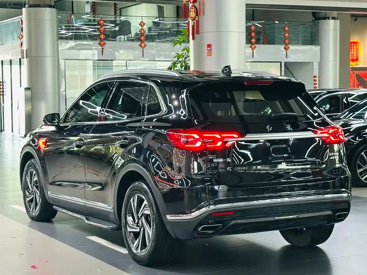 Hongqi Hongqi HS5 2022 Facelift 2.0T Smart Flag Enjoyment Edition — Фото автомобиля 9