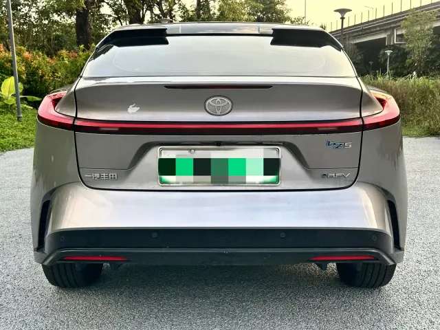 Toyota bZ5 — Фото автомобиля 5