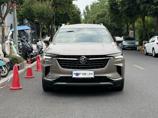 Buick Envision Plus — Фото автомобиля 2