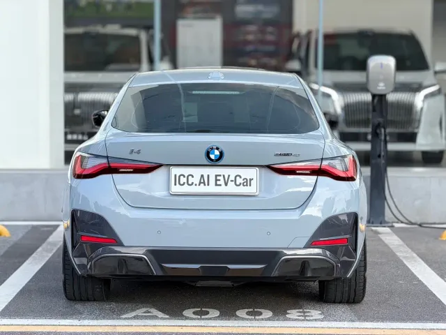 BMW i4 — Фото автомобиля 10