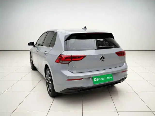 Volkswagen Golf — Фото автомобиля 4