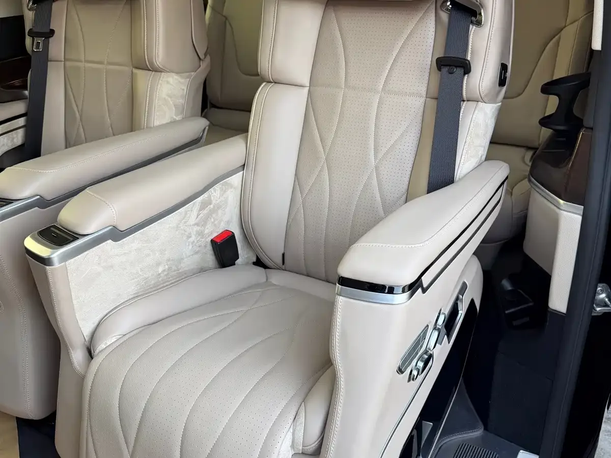 Mercedes-Benz Mercedes-Benz V-Class 2022 V 260 Pilot Edition — Фото автомобиля 15