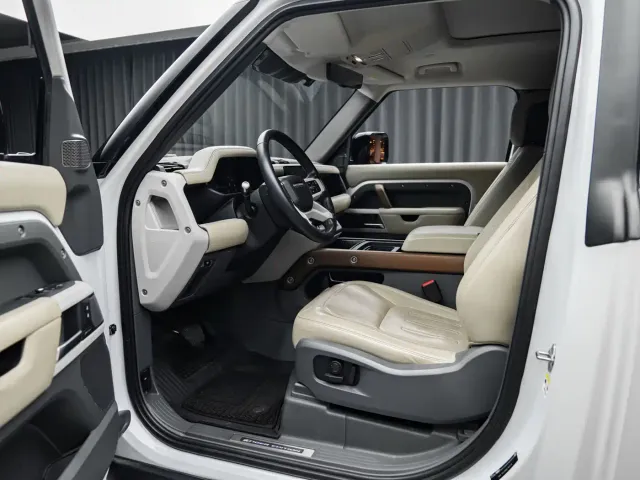 Land Rover Defender — Фото автомобиля 16