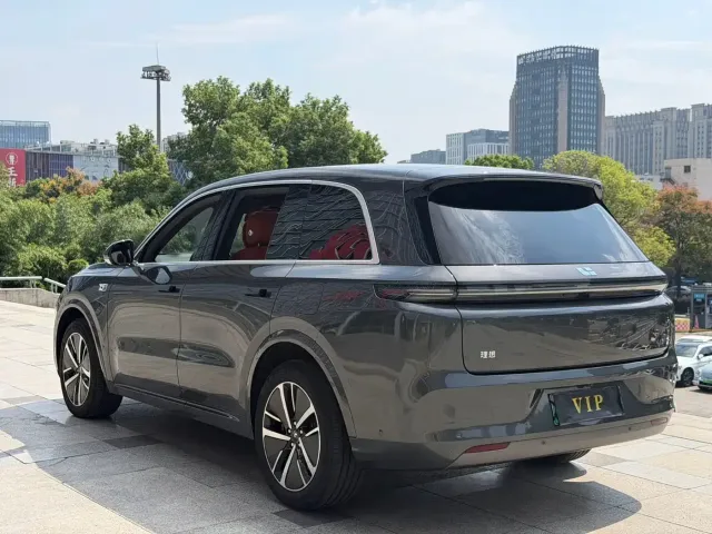Li Auto Li L8 2024 Pro — Фото автомобиля 11