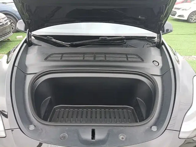 Tesla Model Y — Фото автомобиля 19