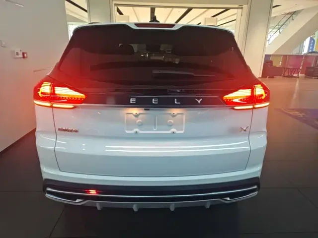 Geely Boyue — Фото автомобиля 5