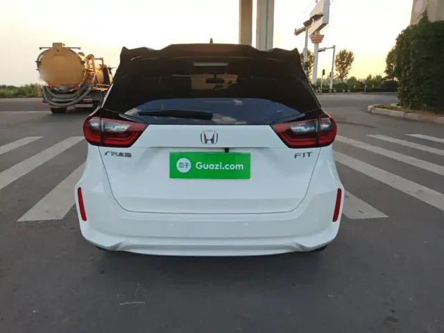 Honda Fit — Фото автомобиля 5