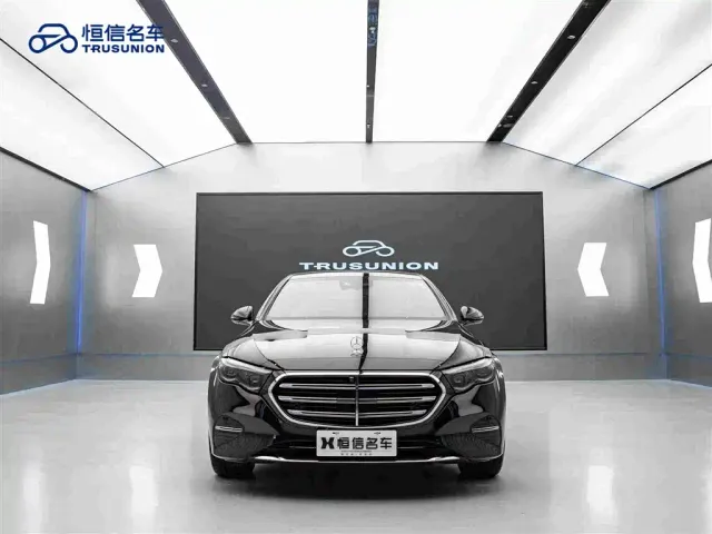 Mercedes-Benz E-Class — Фото автомобиля 2