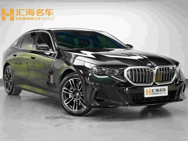 BMW 5 Series — Фото автомобиля 3