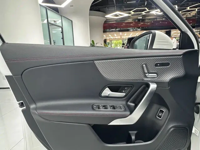 Mercedes-Benz A-Class — Фото автомобиля 16