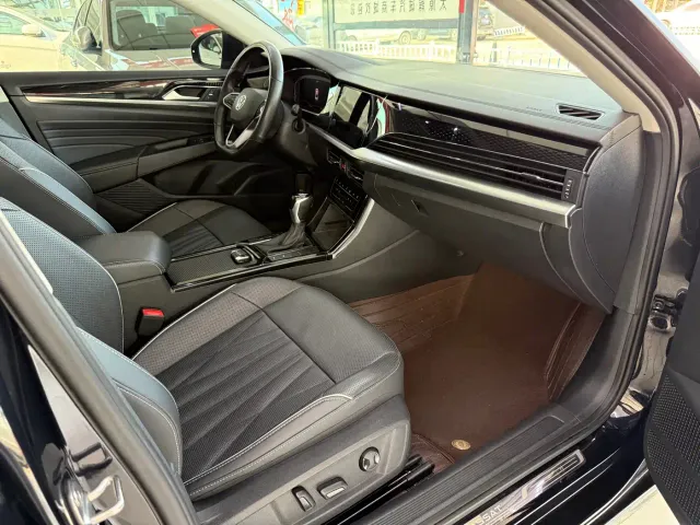 Volkswagen Passat — Фото автомобиля 10