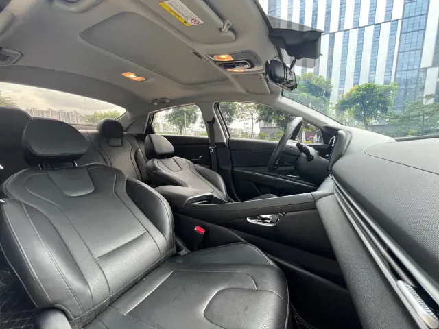 Hyundai Elantra — Фото автомобиля 14