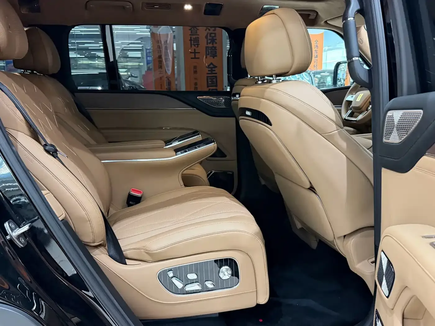 Yangwang Yangwang U8 L 2025 U8L Base Model — Фото автомобиля 8