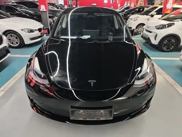 Tesla Model 3 — Фото автомобиля 2