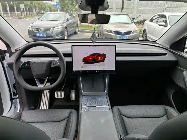 Tesla Model Y — Фото автомобиля 4