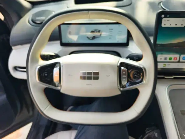 Geely Galaxy Starship 7 EM-i — Фото автомобиля 15