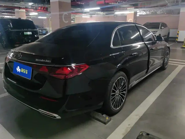 Mercedes-Benz E-Class — Фото автомобиля 3