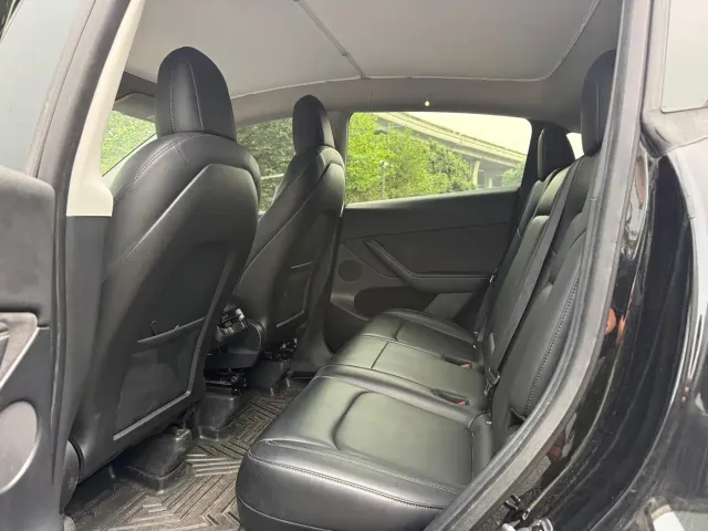 Tesla Model Y — Фото автомобиля 11