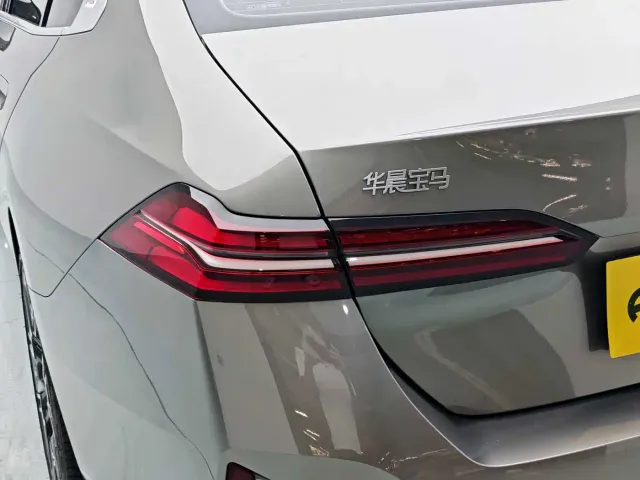 BMW 5 Series — Фото автомобиля 17