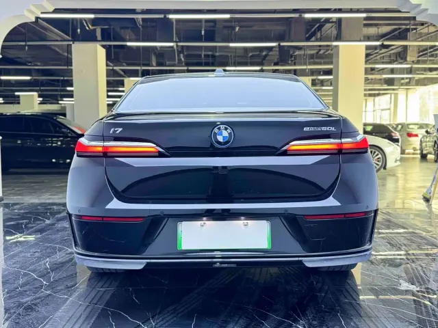 BMW i7 — Фото автомобиля 22