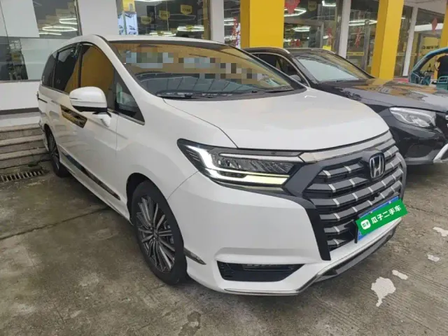 Honda Elysion — Фото автомобиля 3