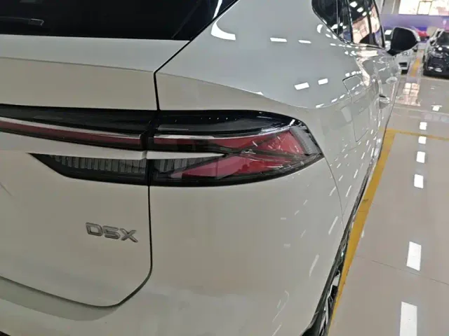 Roewe D5X DMH — Фото автомобиля 7