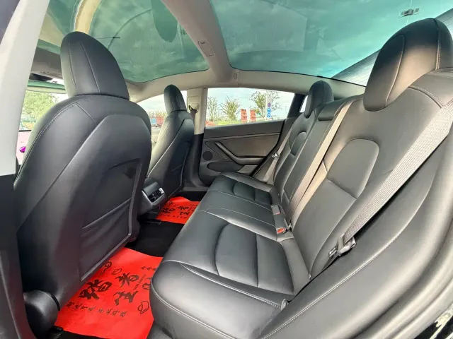 Tesla Model 3 — Фото автомобиля 6