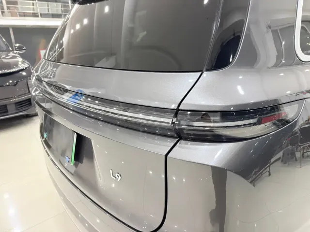 Li Auto L9 — Фото автомобиля 16