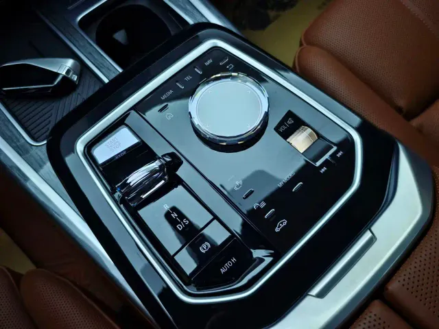 BMW 7 Series — Фото автомобиля 15