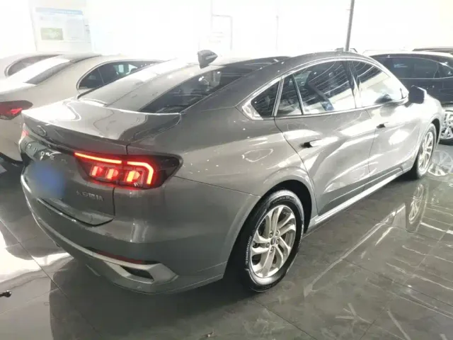 Ford Mondeo — Фото автомобиля 6