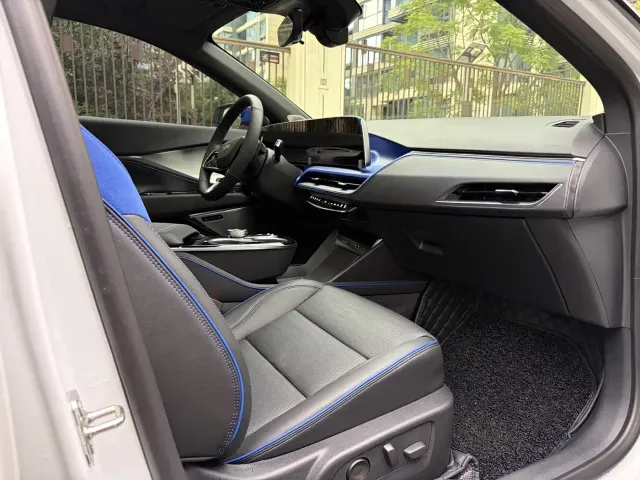 Cadillac GT4 — Фото автомобиля 15