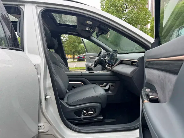 Dongfeng eπ 008 — Фото автомобиля 15
