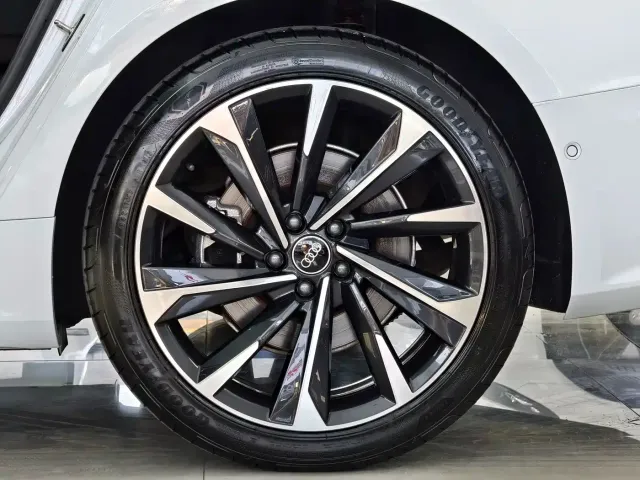 Audi A7L — Фото автомобиля 18