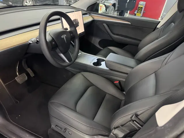 Tesla Model Y — Фото автомобиля 8