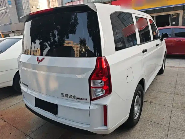 Wuling Hongguang Plus — Фото автомобиля 6