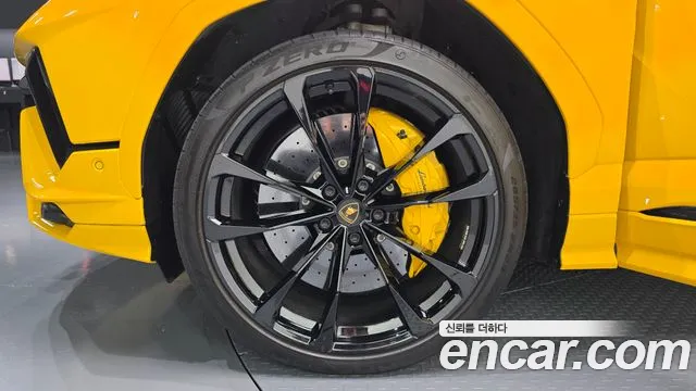 Lamborghini Urus — Фото автомобиля 5