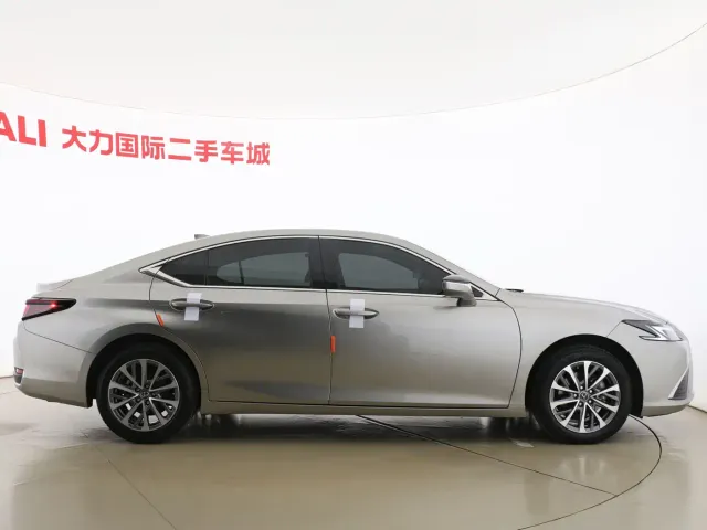 Lexus ES — Фото автомобиля 5