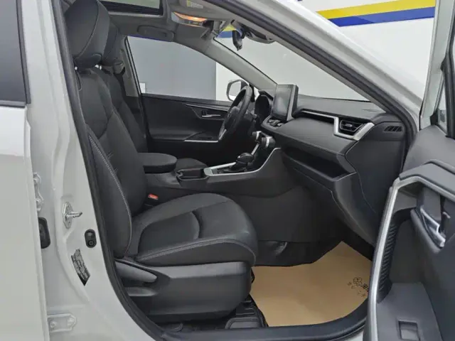 Toyota RAV4 — Фото автомобиля 8
