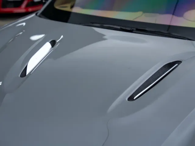 Aston Martin DBX — Фото автомобиля 5