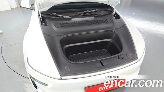 Tesla Model Y — Фото автомобиля 9