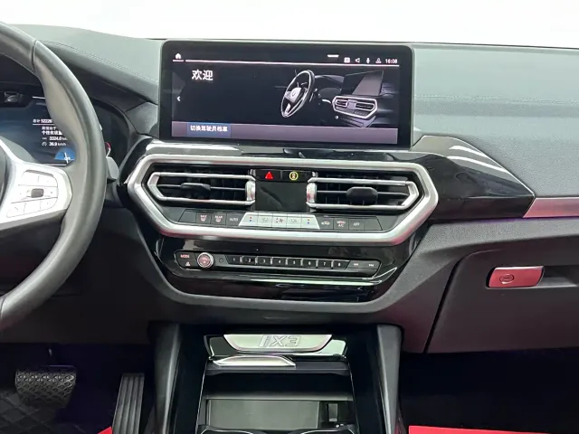 BMW iX3 — Фото автомобиля 14