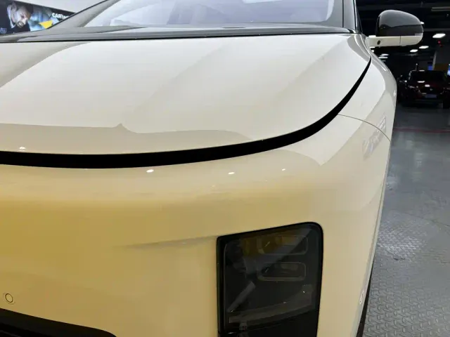 Li Auto i8 — Фото автомобиля 7
