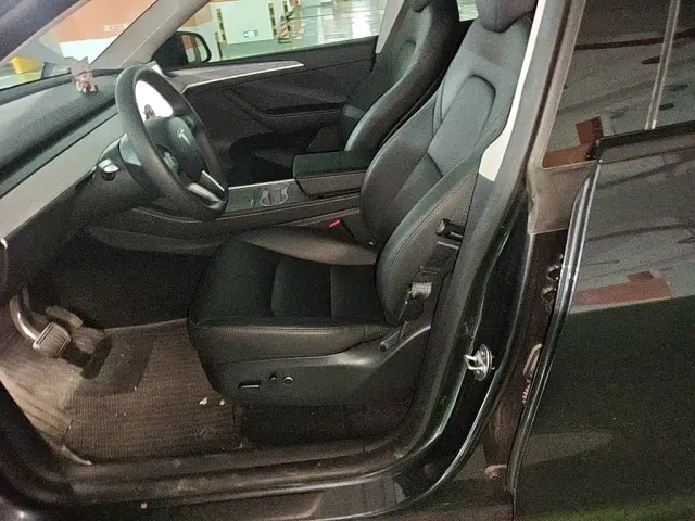 Tesla Model Y — Фото автомобиля 16