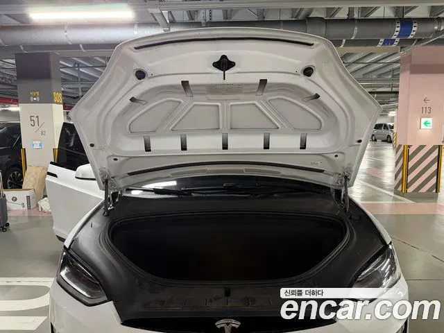 Tesla Model X — Фото автомобиля 6