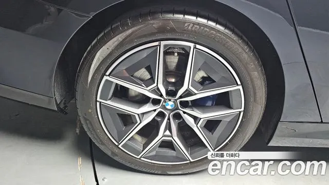 BMW 5 Series G60 — Фото автомобиля 5