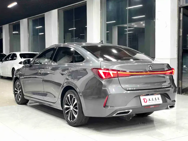 Changan Eado — Фото автомобиля 4