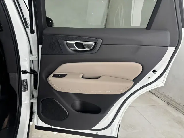 Volvo XC60 — Фото автомобиля 21