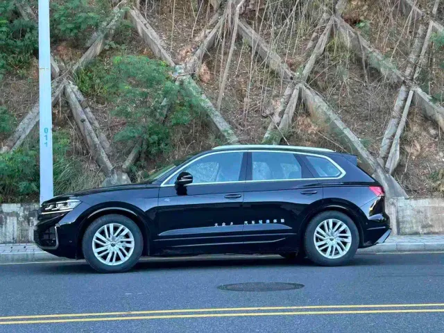 Volkswagen Touareg — Фото автомобиля 7
