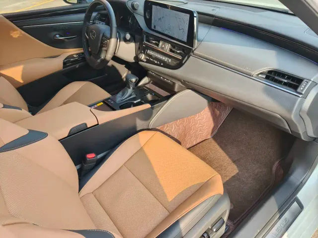 Lexus ES — Фото автомобиля 13