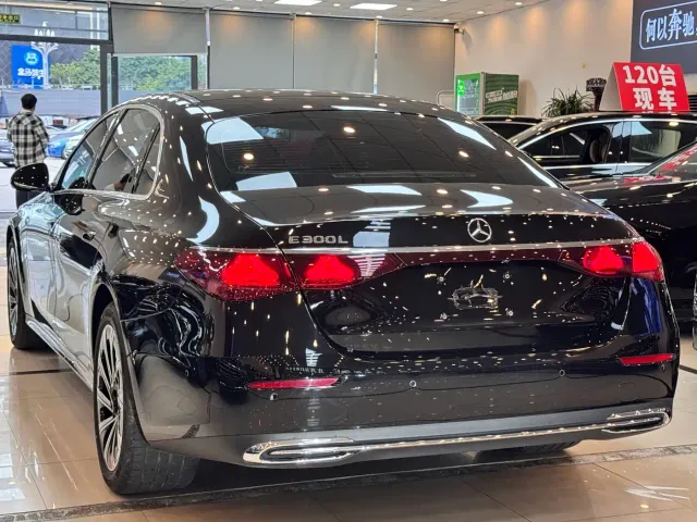 Mercedes-Benz E-Class — Фото автомобиля 6